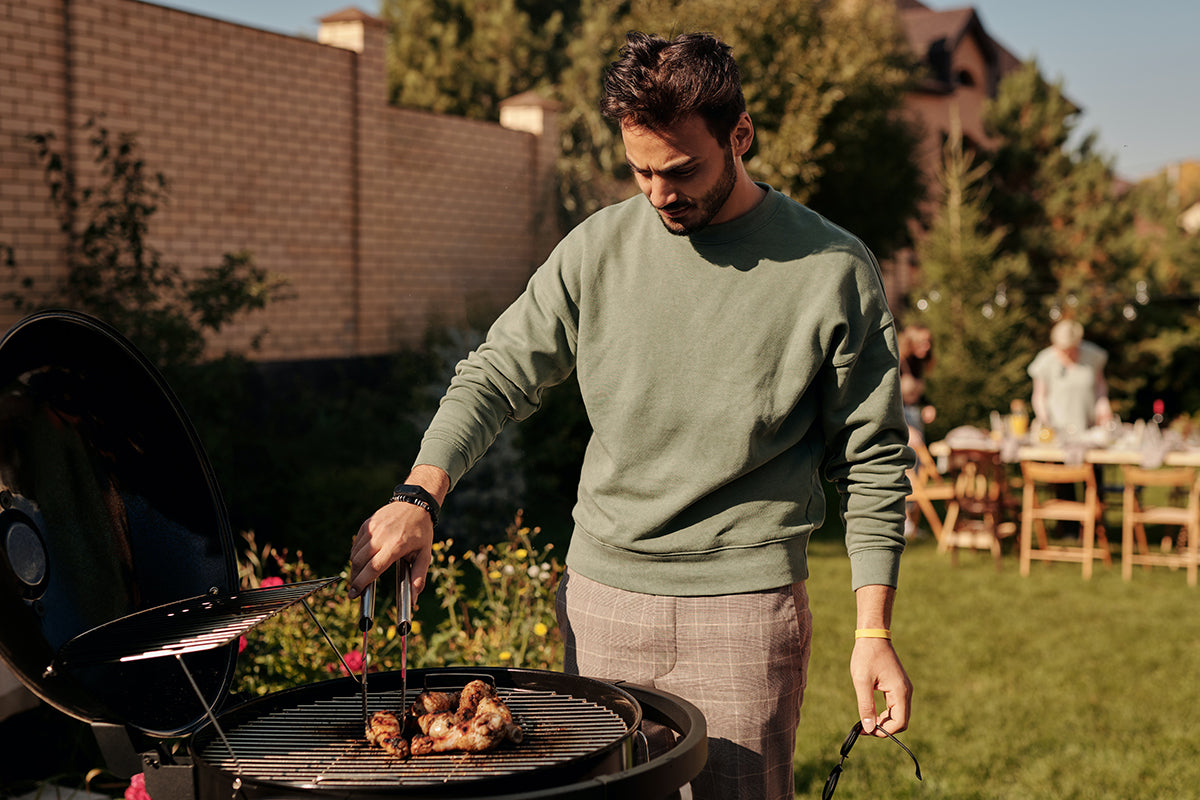 Prodloužená ruka mistra grilu: Jak vybrat pomůcky pro grilování