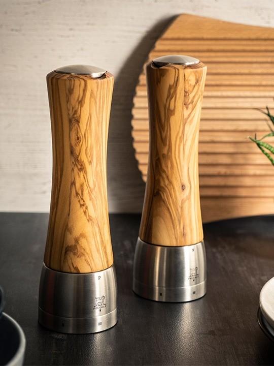 Peugeot MADRAS U´SELECT mlýnek na pepř 21 cm olivové dřevo 36164