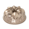 Nordic Ware Forma na bábovku Královská lilie 10 cup karamelová 53248