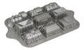 Nordic Ware Mini bábovky Vláček plát s 9 formičkami vagonků 5 cup stříbrná 59048