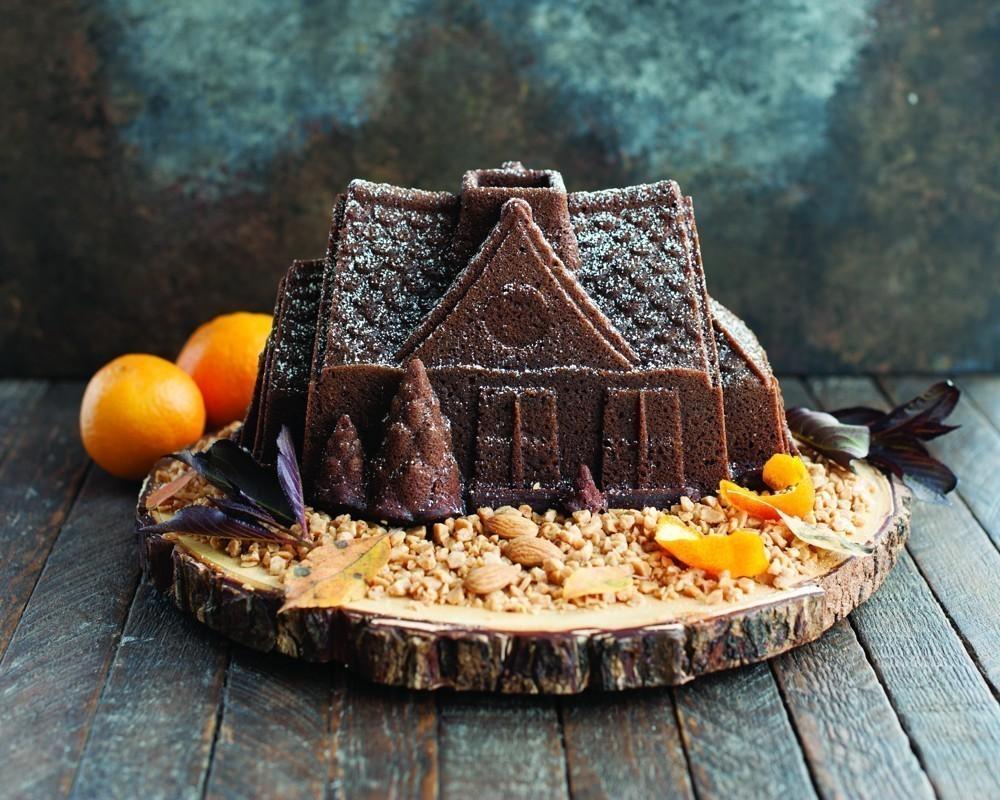 Nordic Ware Forma na bábovku Domeček 9 cup stříbrná 83948