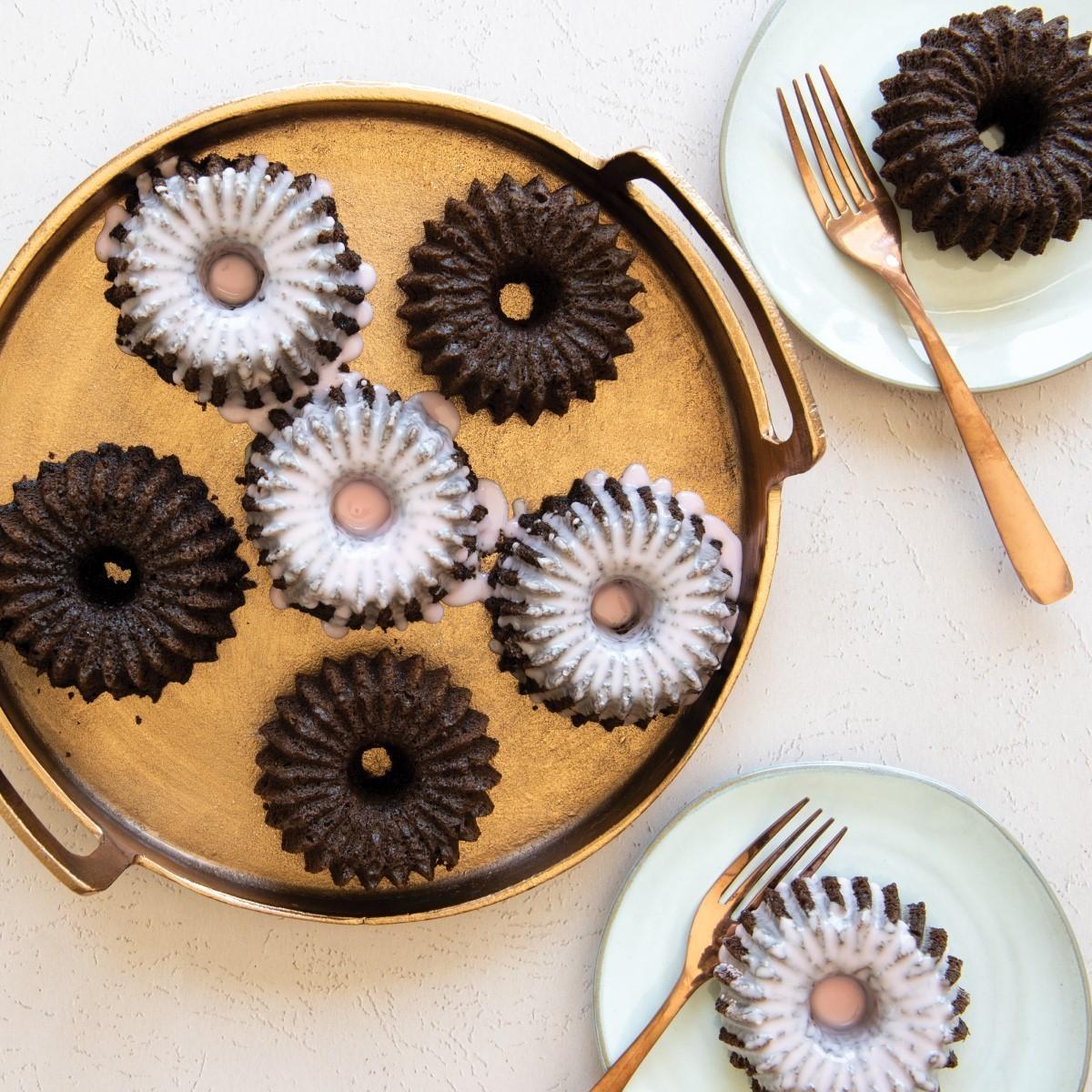 Nordic Ware mini bábovky Brilliance plát se 6 formami zlatá 5 cup 93377