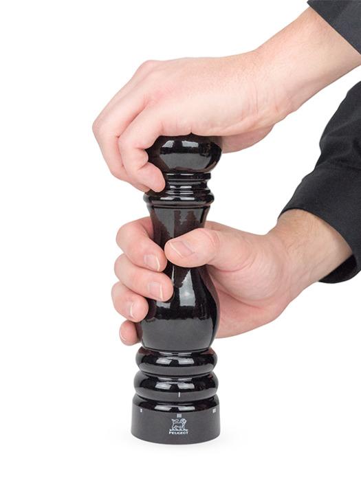 Peugeot PARIS U´SELECT mlýnek na pepř 22 cm černý lak 23720