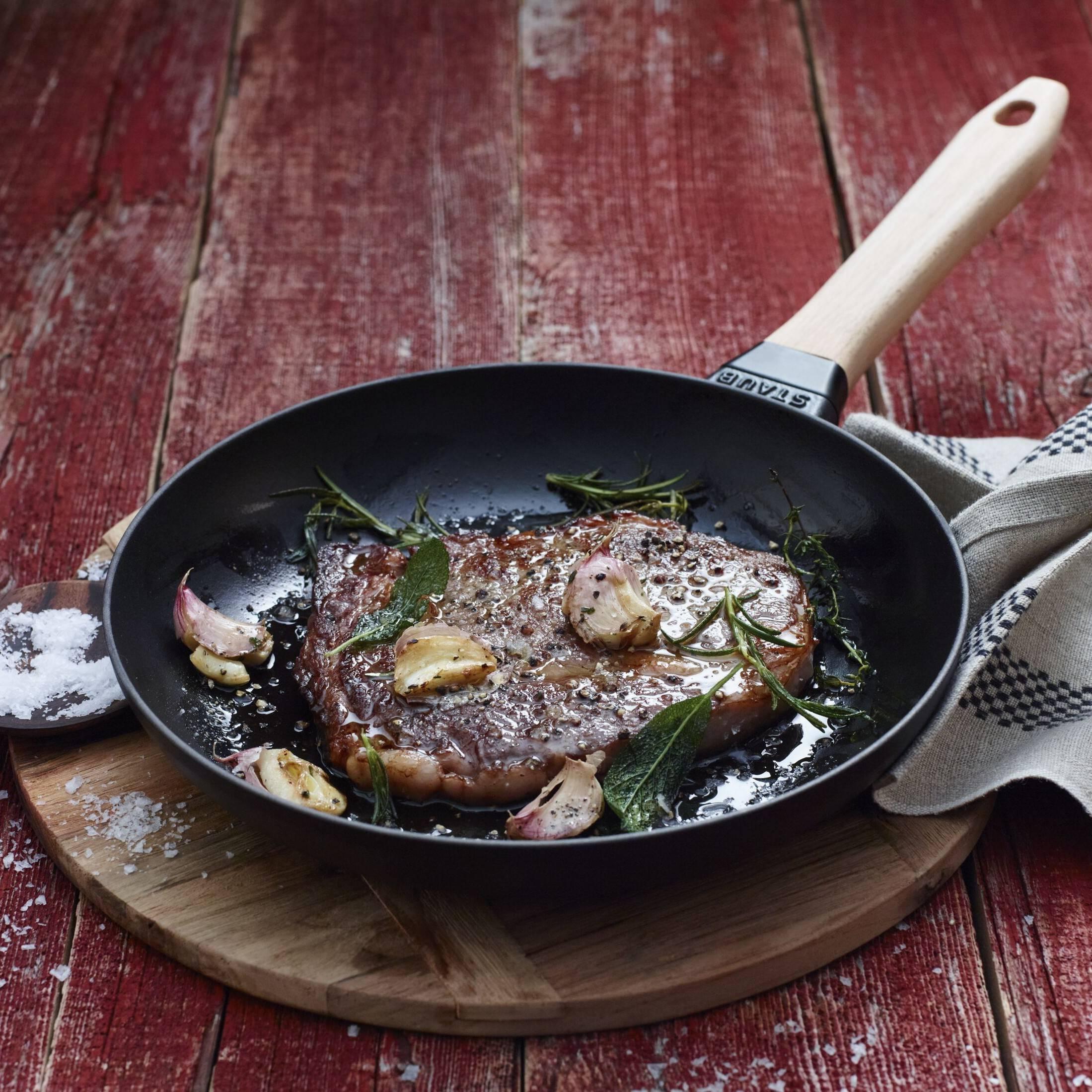 Staub Pánev 26 cm dřevěná rukojeť černá 1005024
