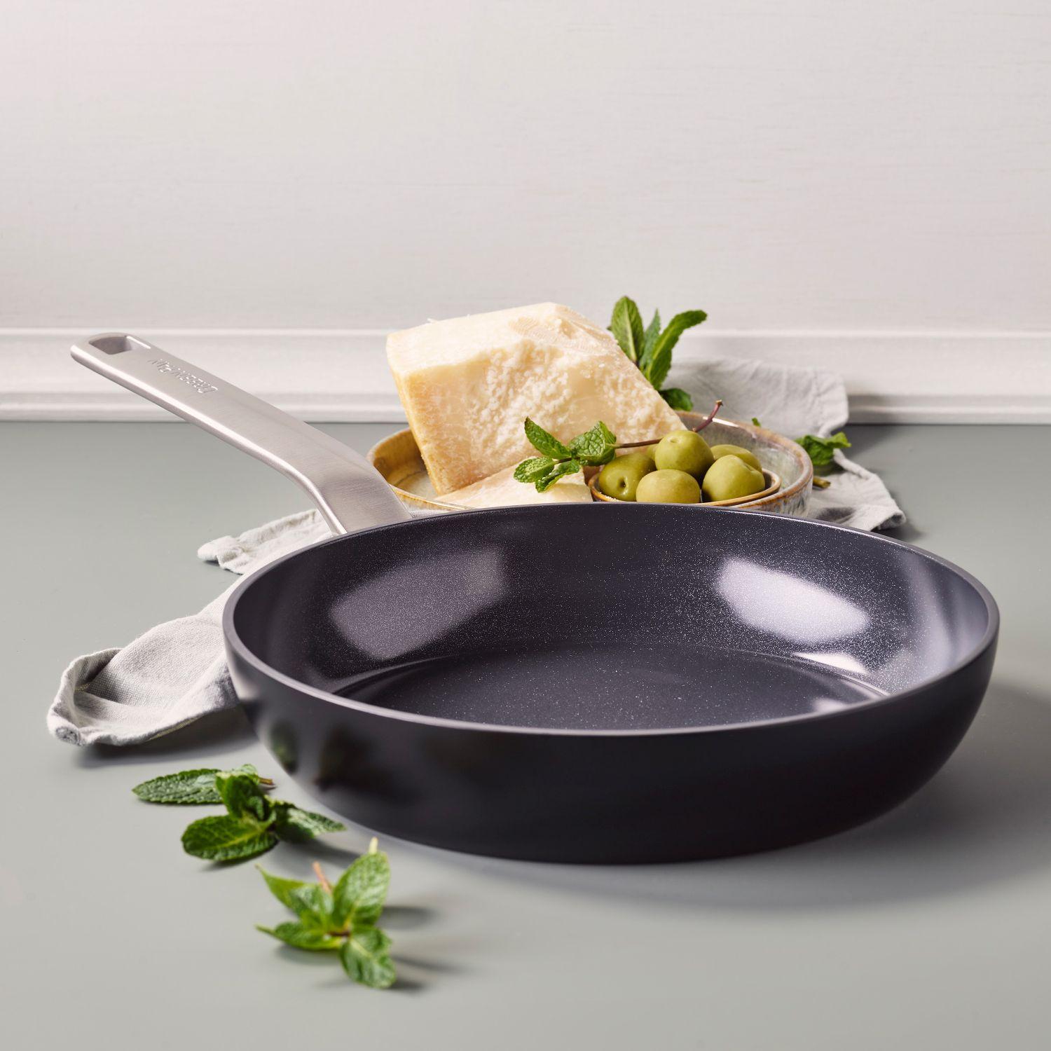 GreenPan EVOLUTION pánev 28 cm, černá CC006387-001
