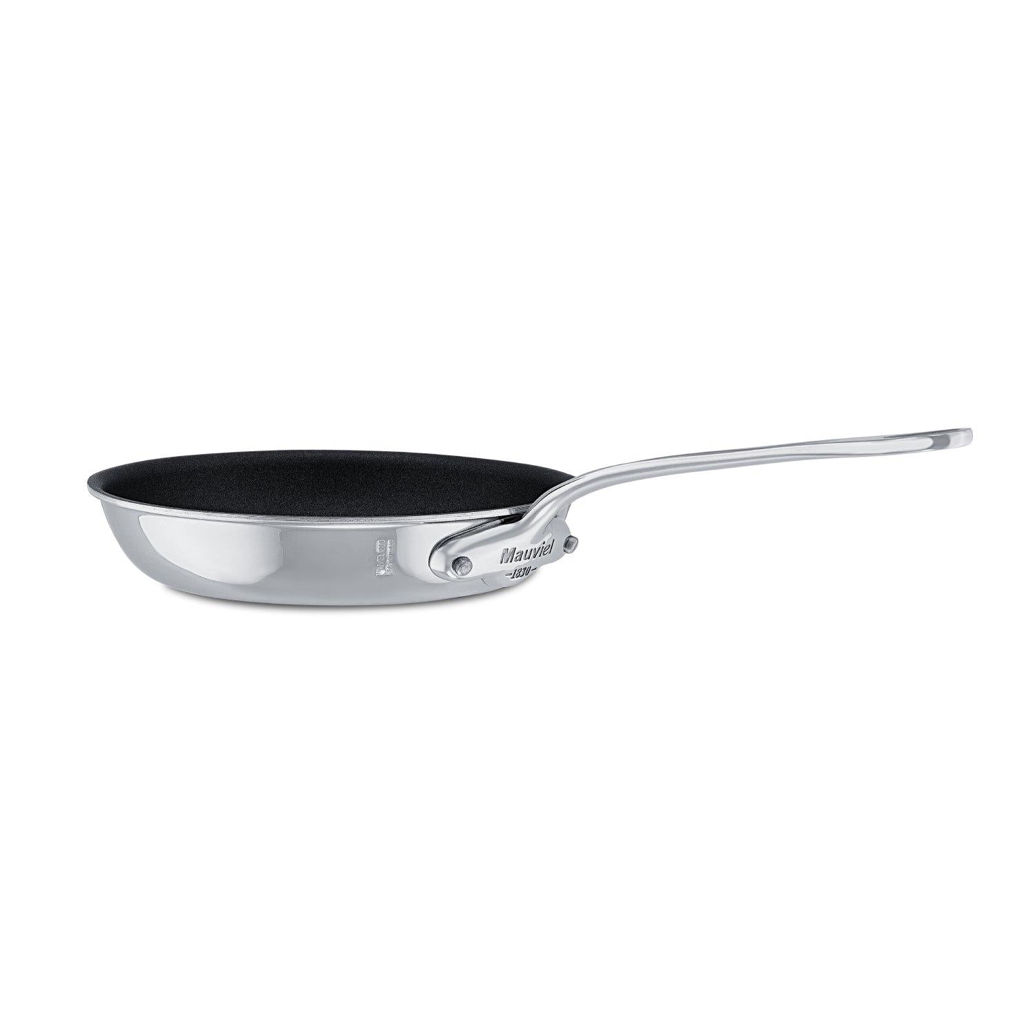 Mauviel M'cook pánev s nepřilnavým povrchem 26 cm rukojeť nerez 524226